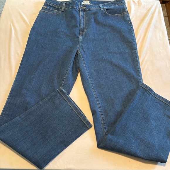 L.L. Bean Women's Straight Leg Classic Fit Blue Jeans - Picture 2 of 9